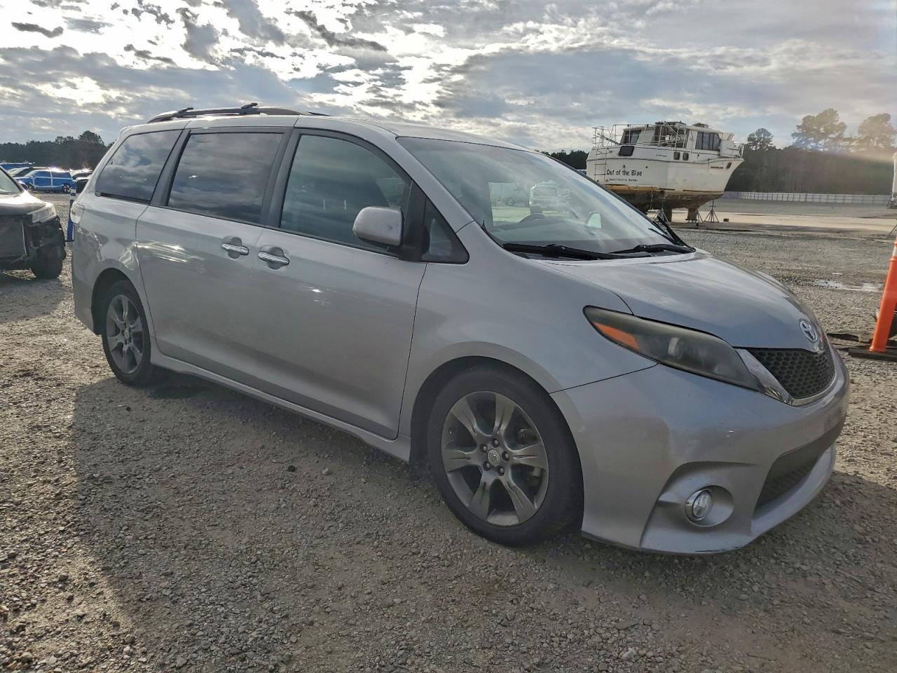 2015 TOYOTA SIENNA