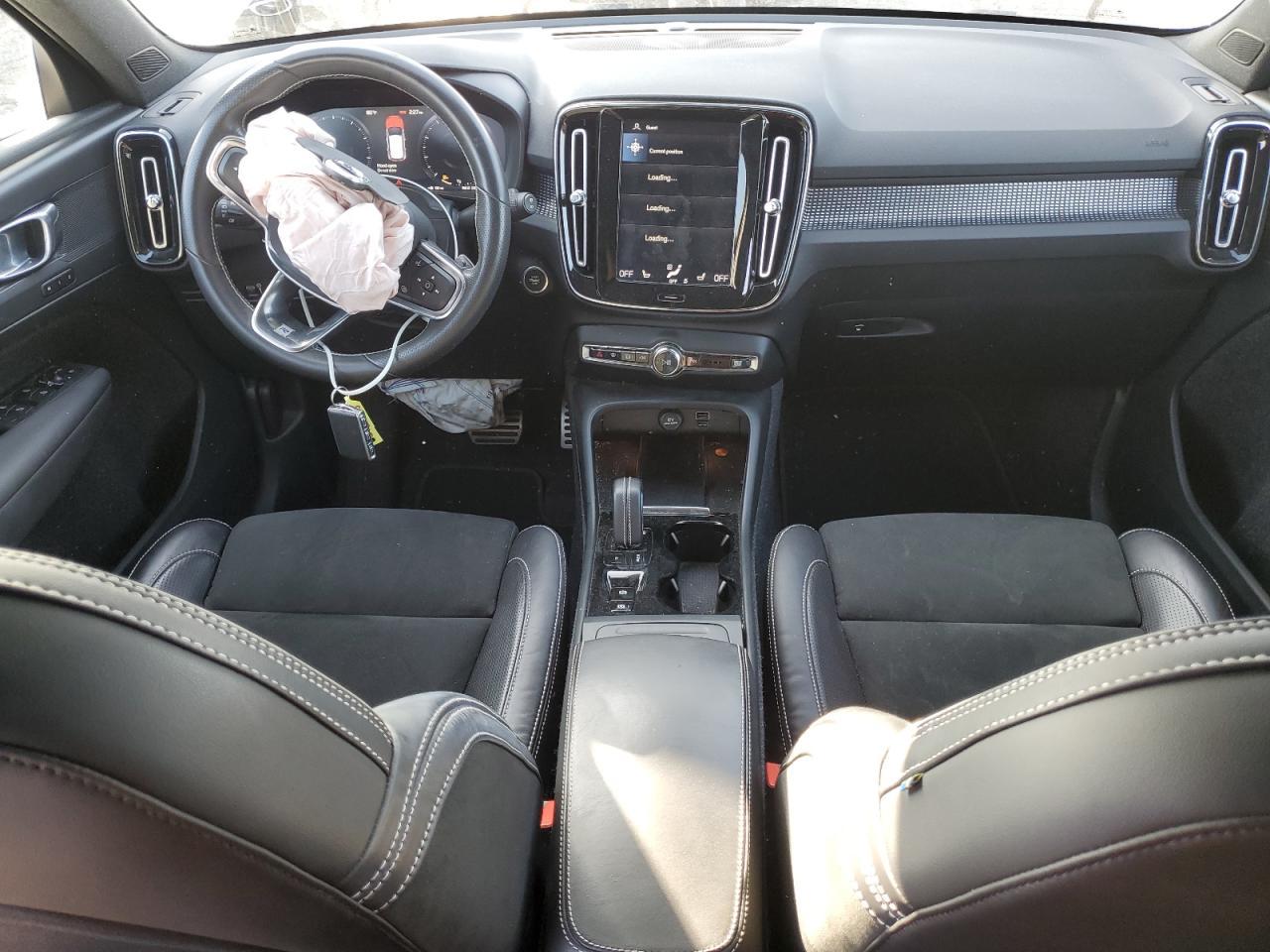 2020 VOLVO XC40