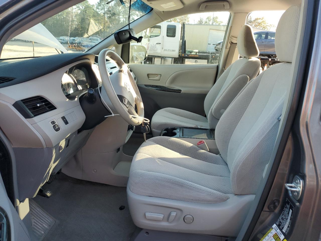 2013 TOYOTA SIENNA