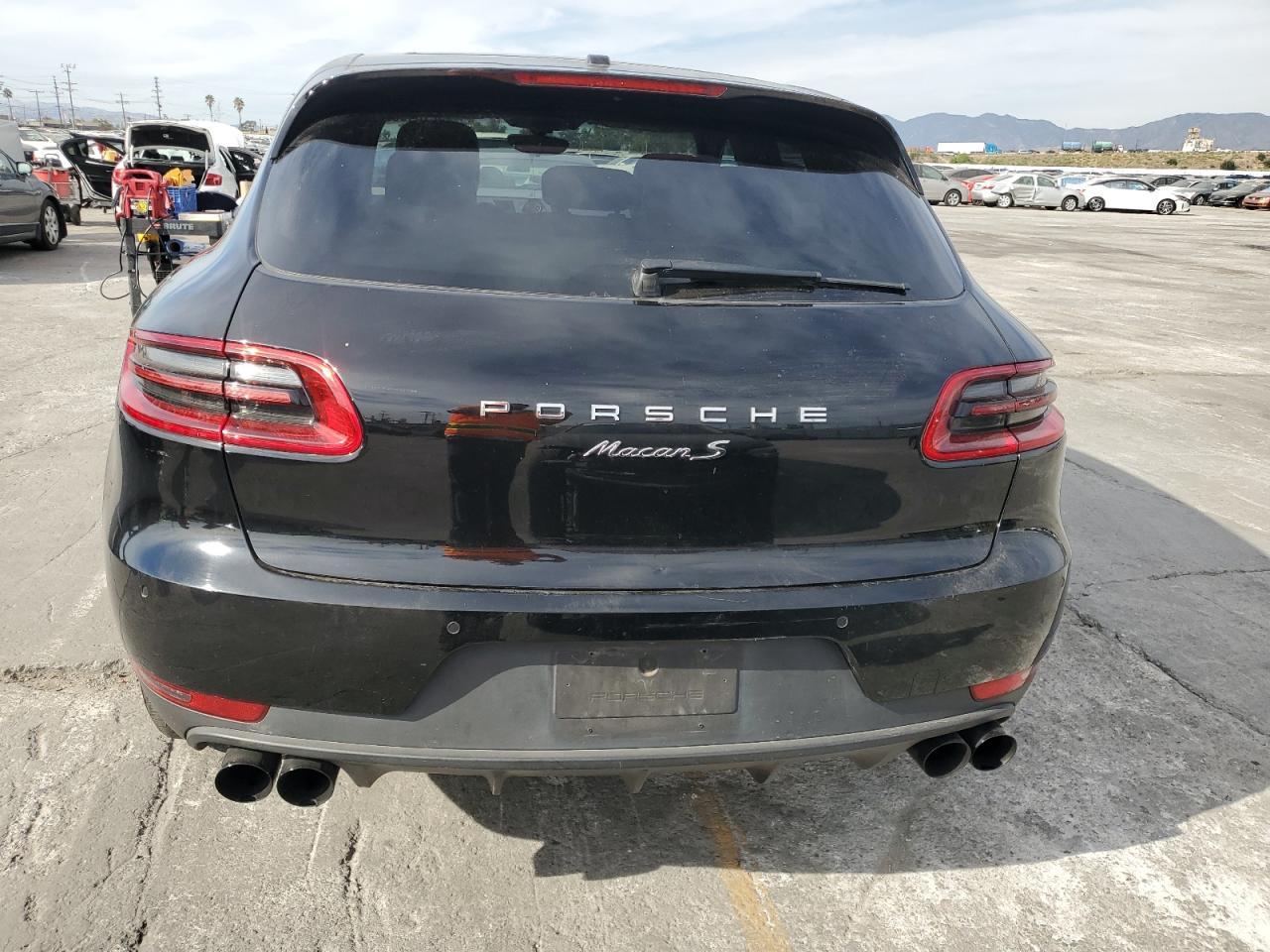 2016 PORSCHE Macan