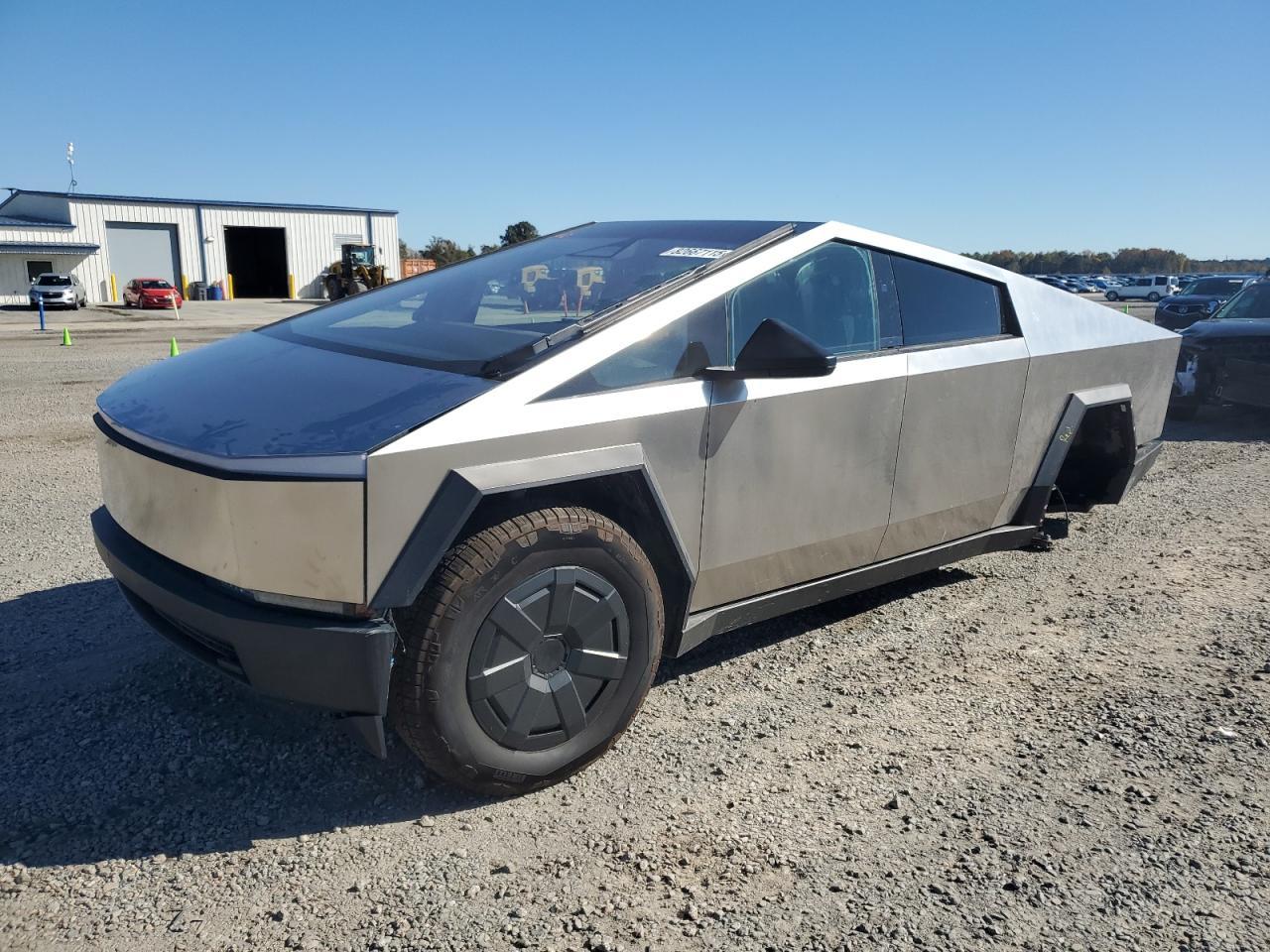 2025 TESLA Cybertruck