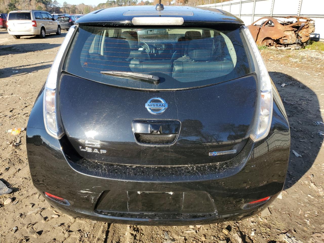 2016 NISSAN LEAF