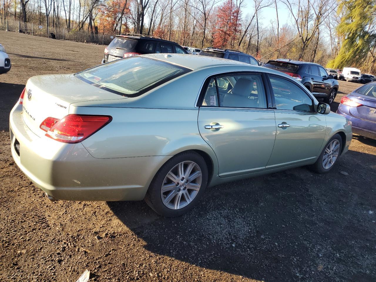 2010 TOYOTA Avalon