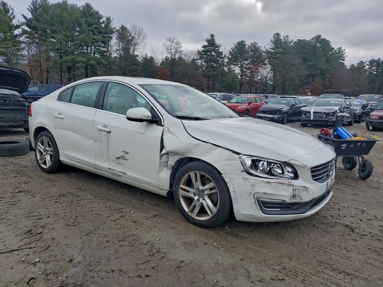 2015 VOLVO S60