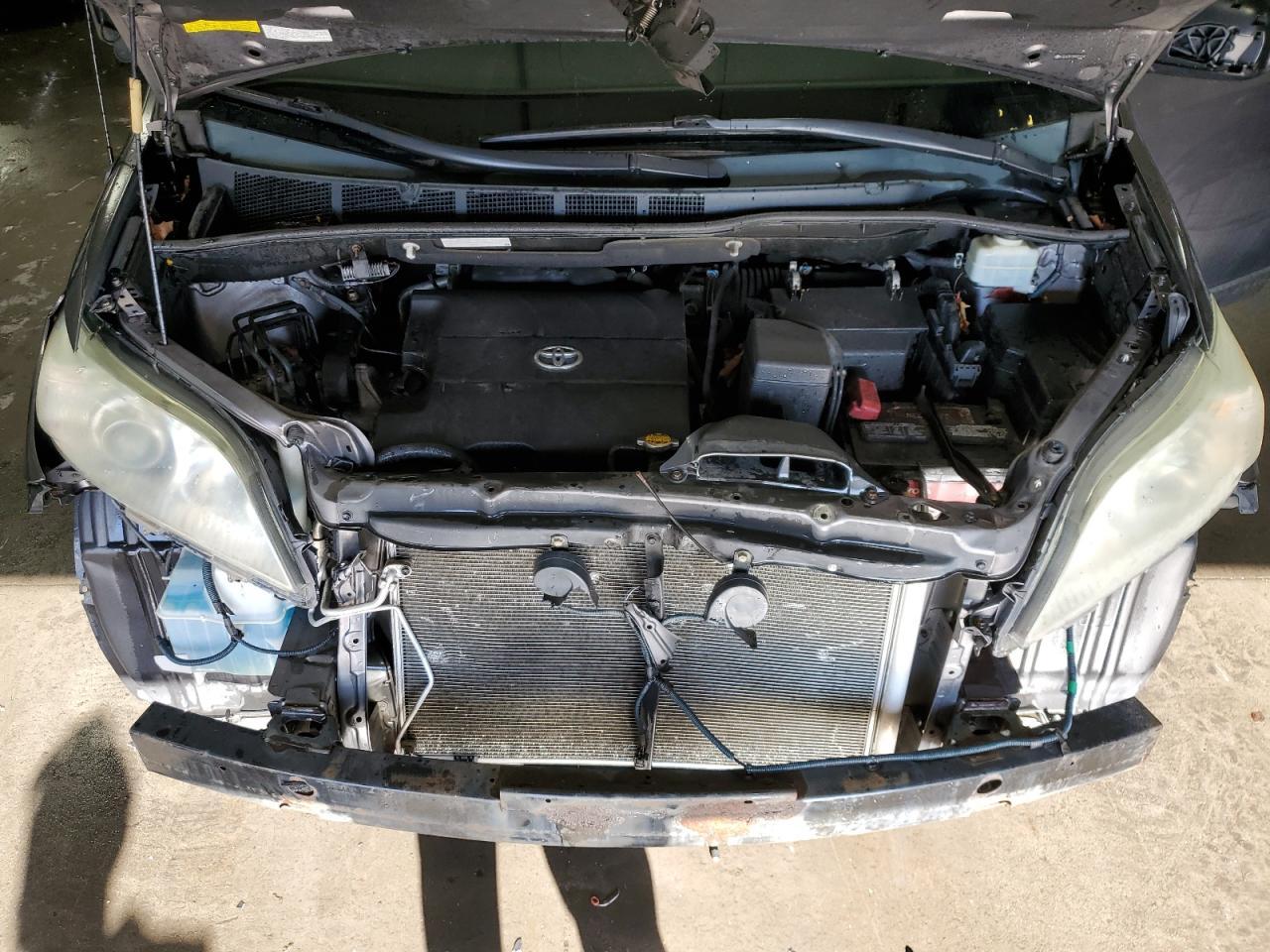 2011 TOYOTA SIENNA