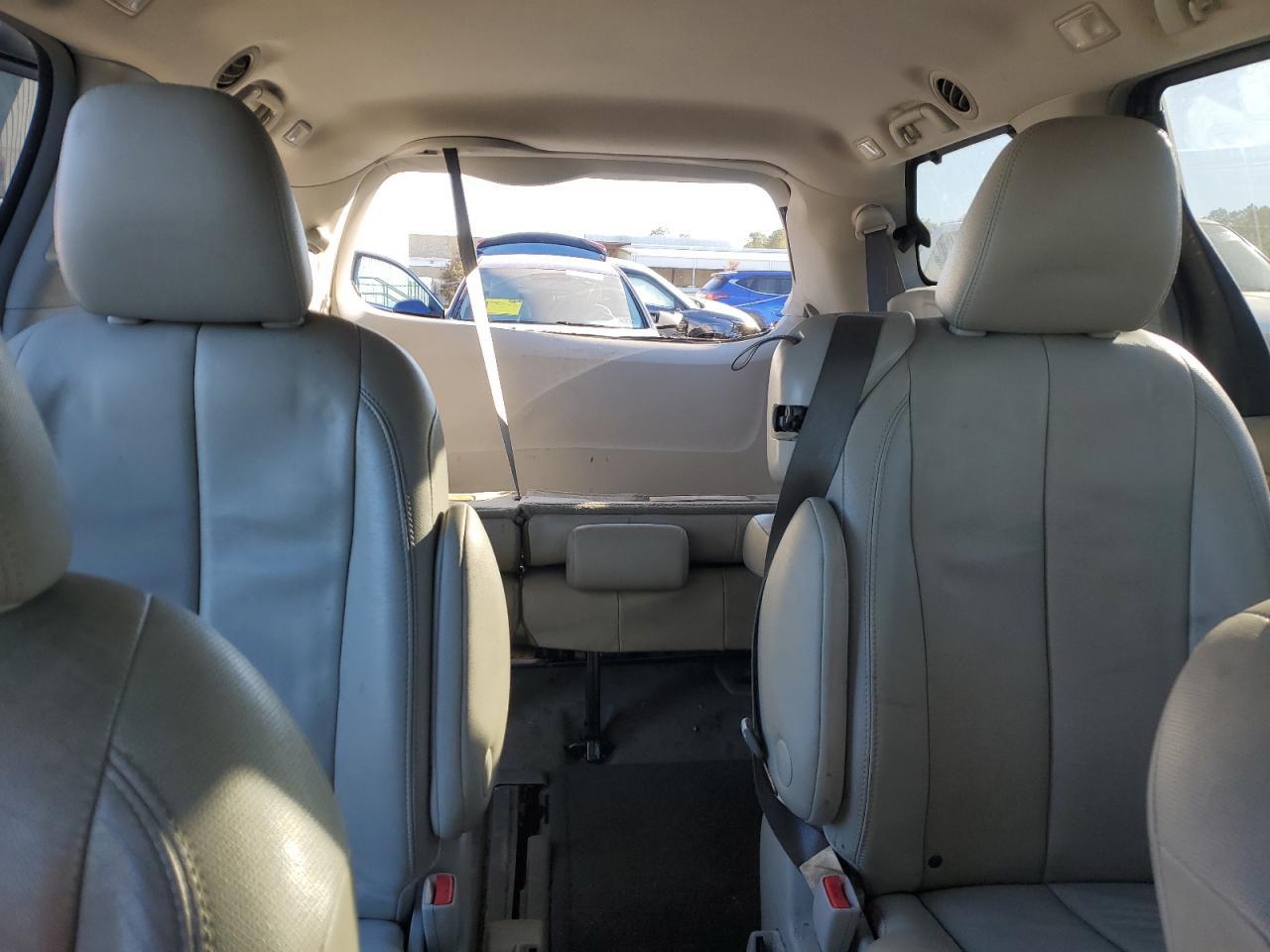 2014 TOYOTA SIENNA