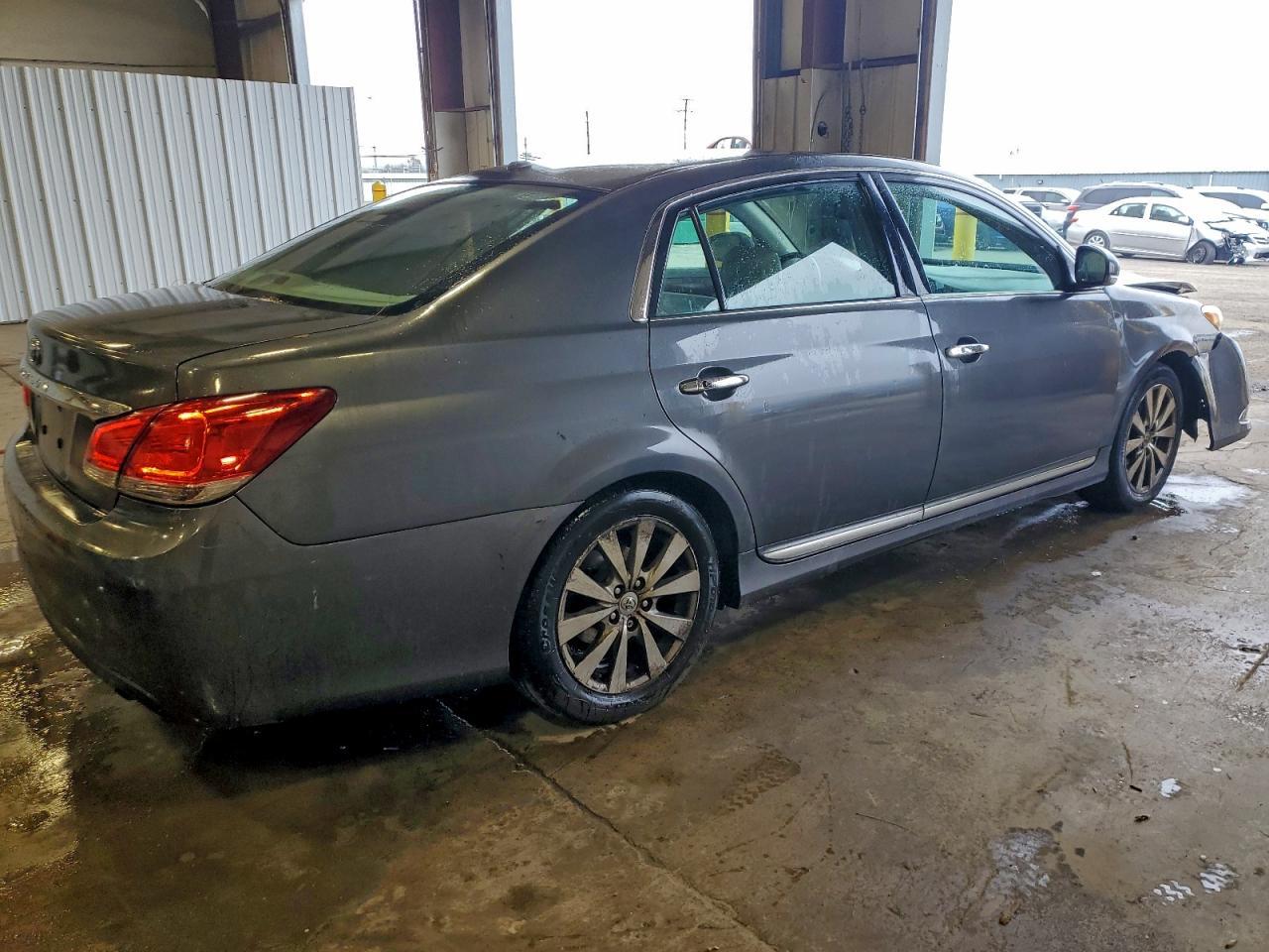 2011 TOYOTA Avalon