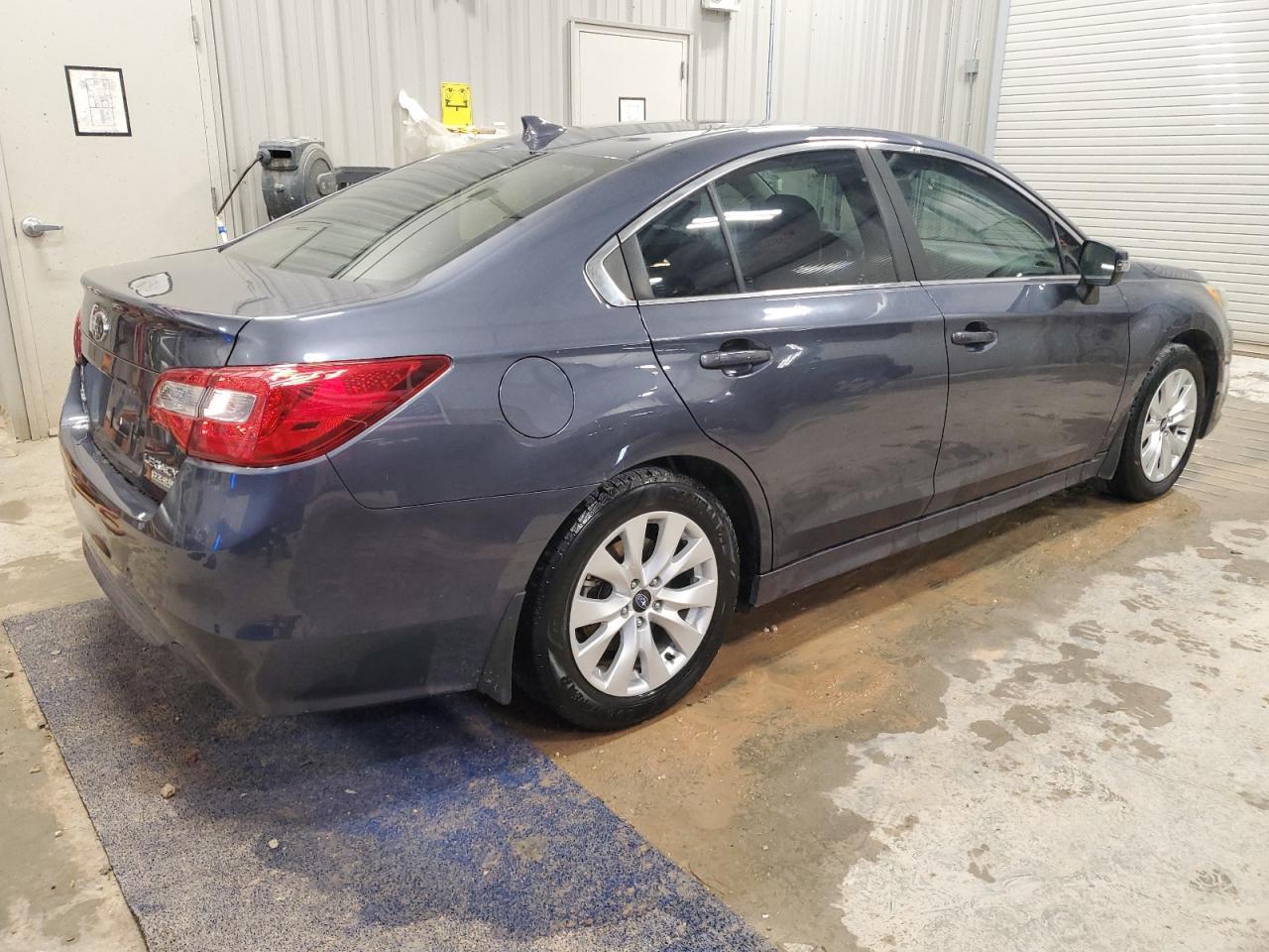 2017 SUBARU Legacy