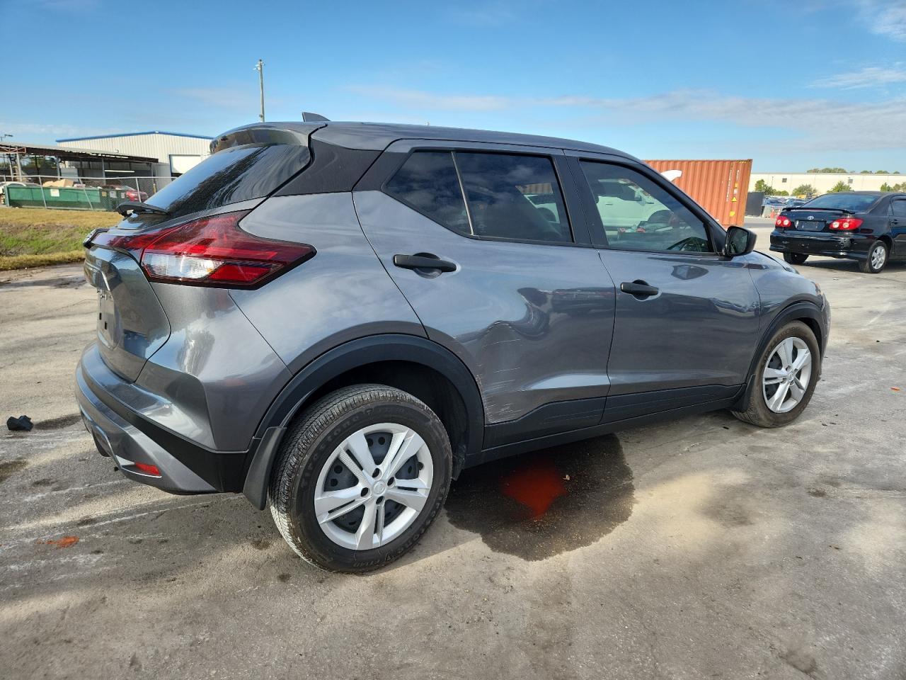 2024 NISSAN KICKS
