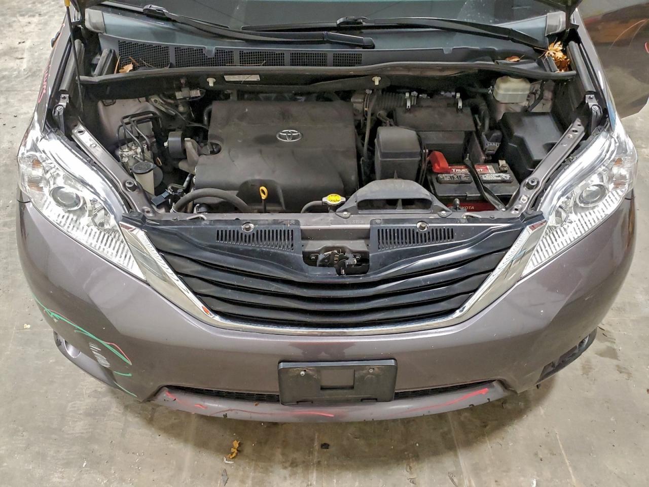 2013 TOYOTA SIENNA