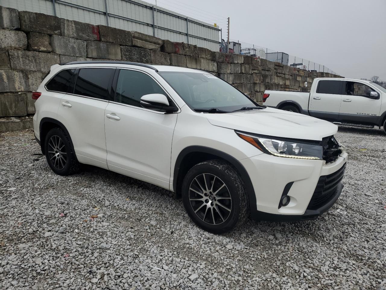 2017 TOYOTA HIGHLANDER