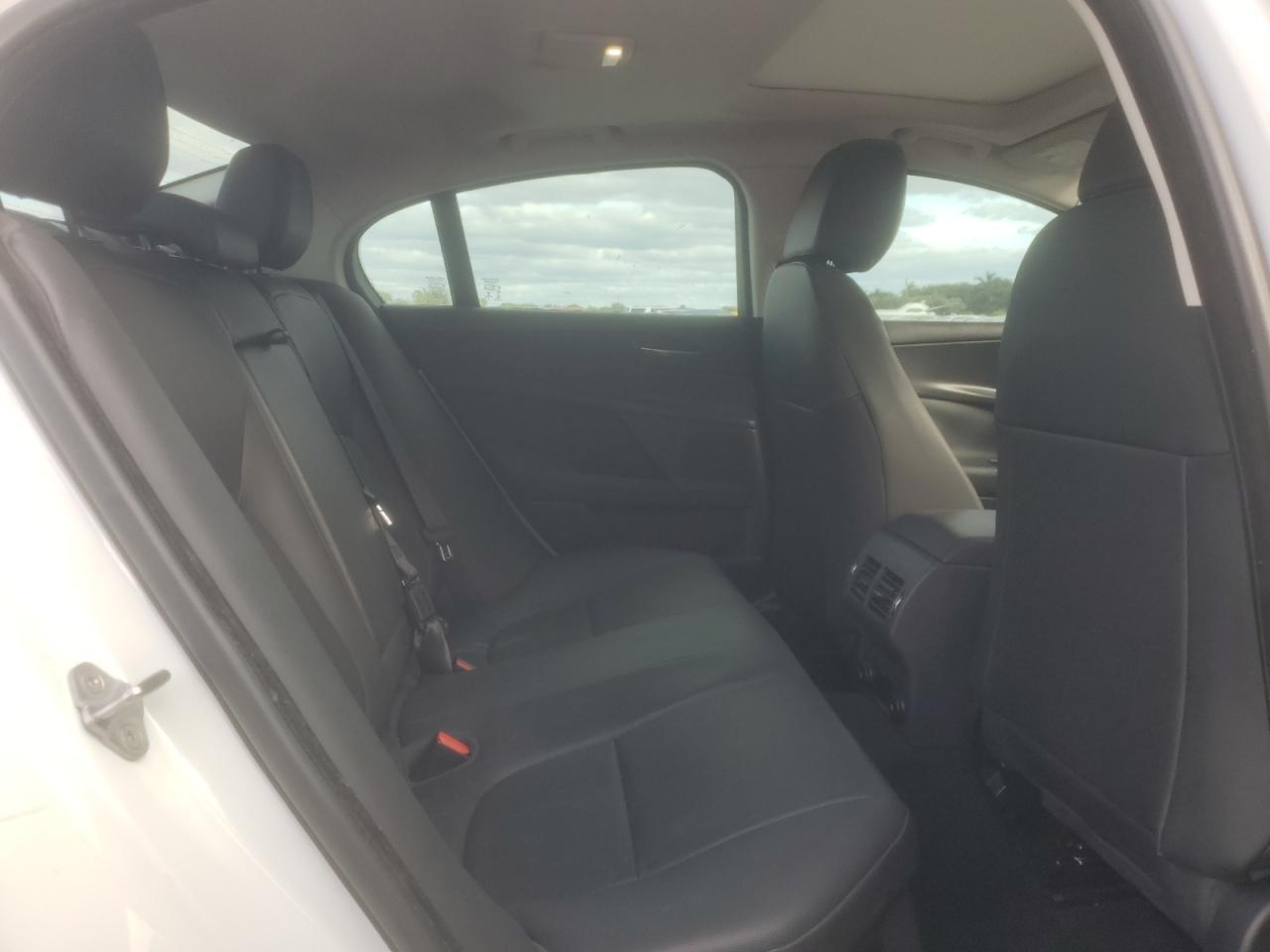 2019 JAGUAR XE