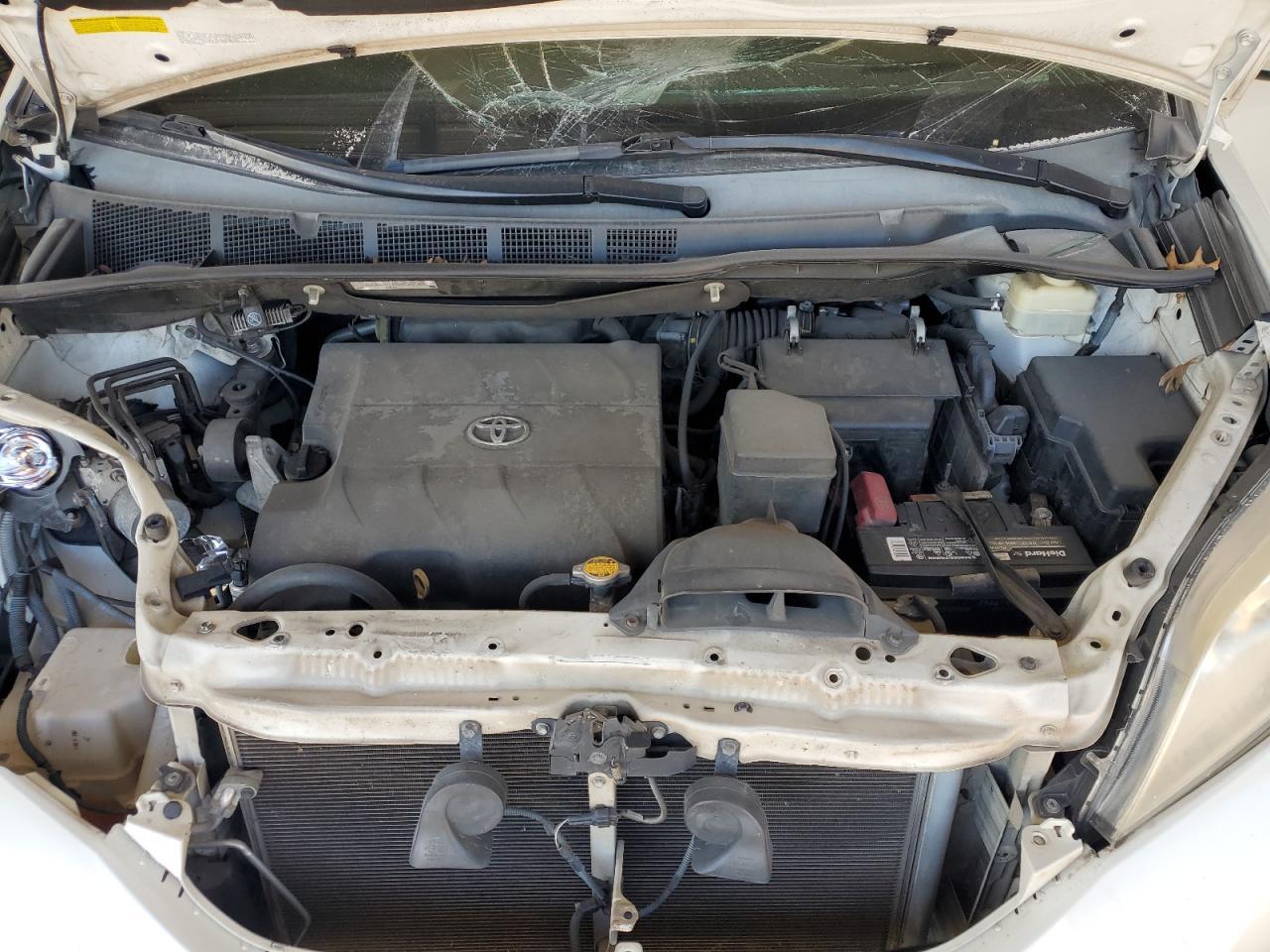 2016 TOYOTA SIENNA