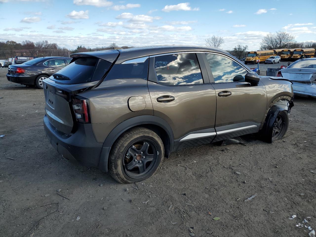 2025 NISSAN KICKS