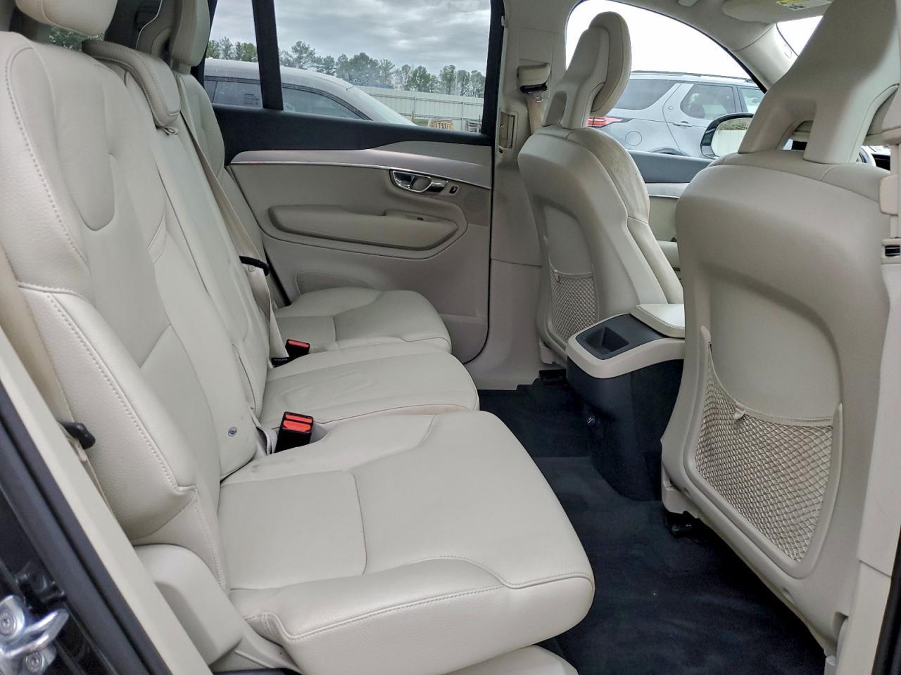 2017 VOLVO XC90