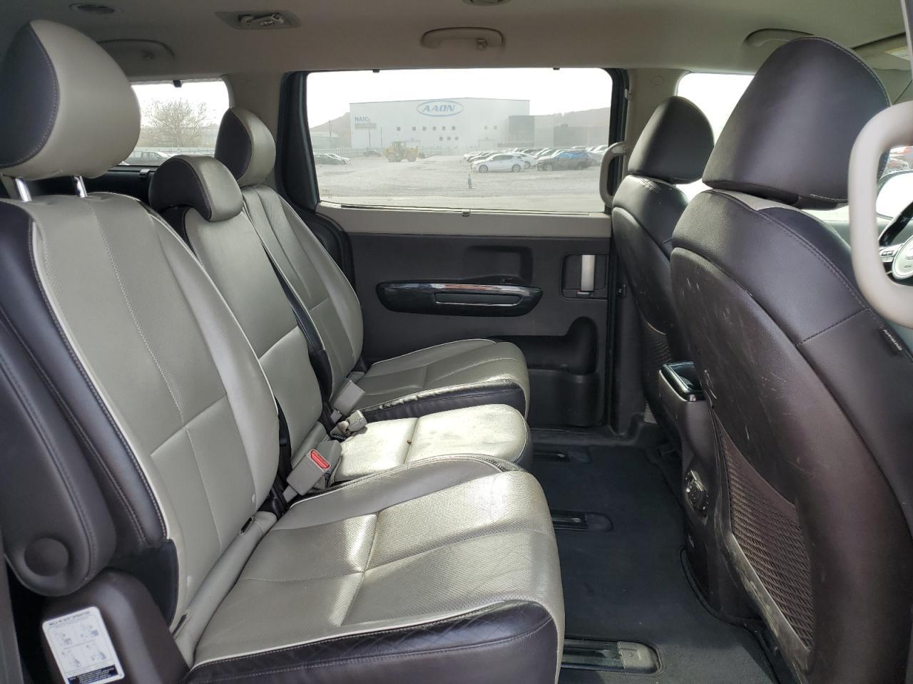 2016 KIA SEDONA