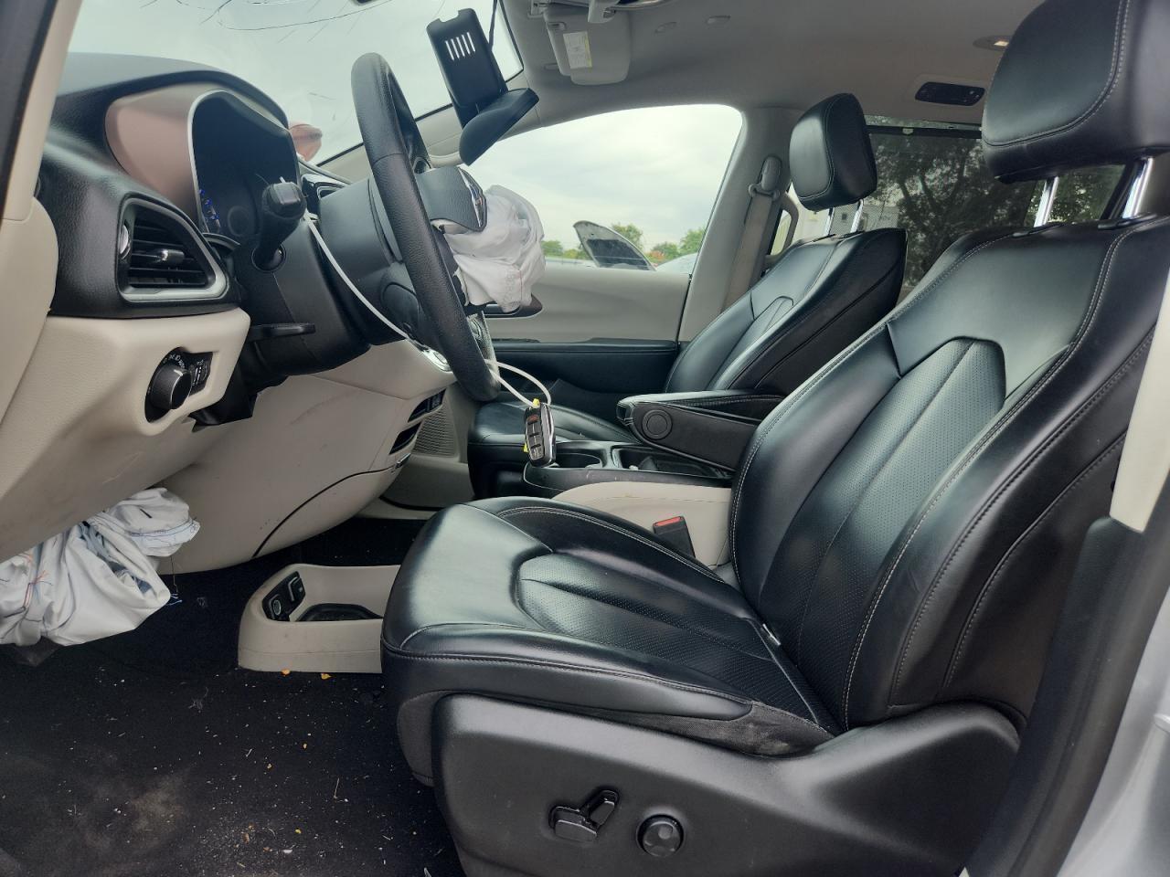 2021 CHRYSLER Voyager