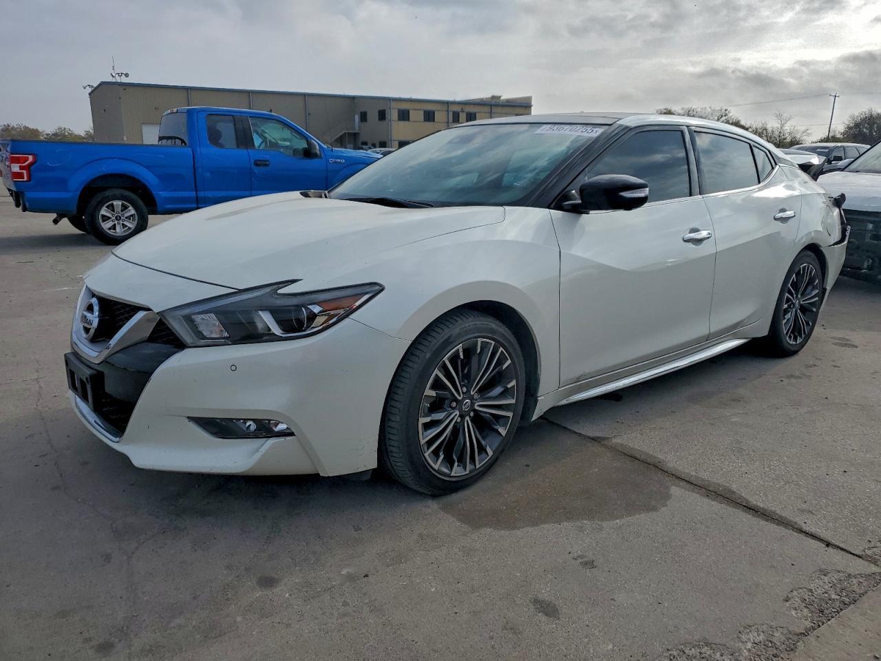 2017 NISSAN Maxima