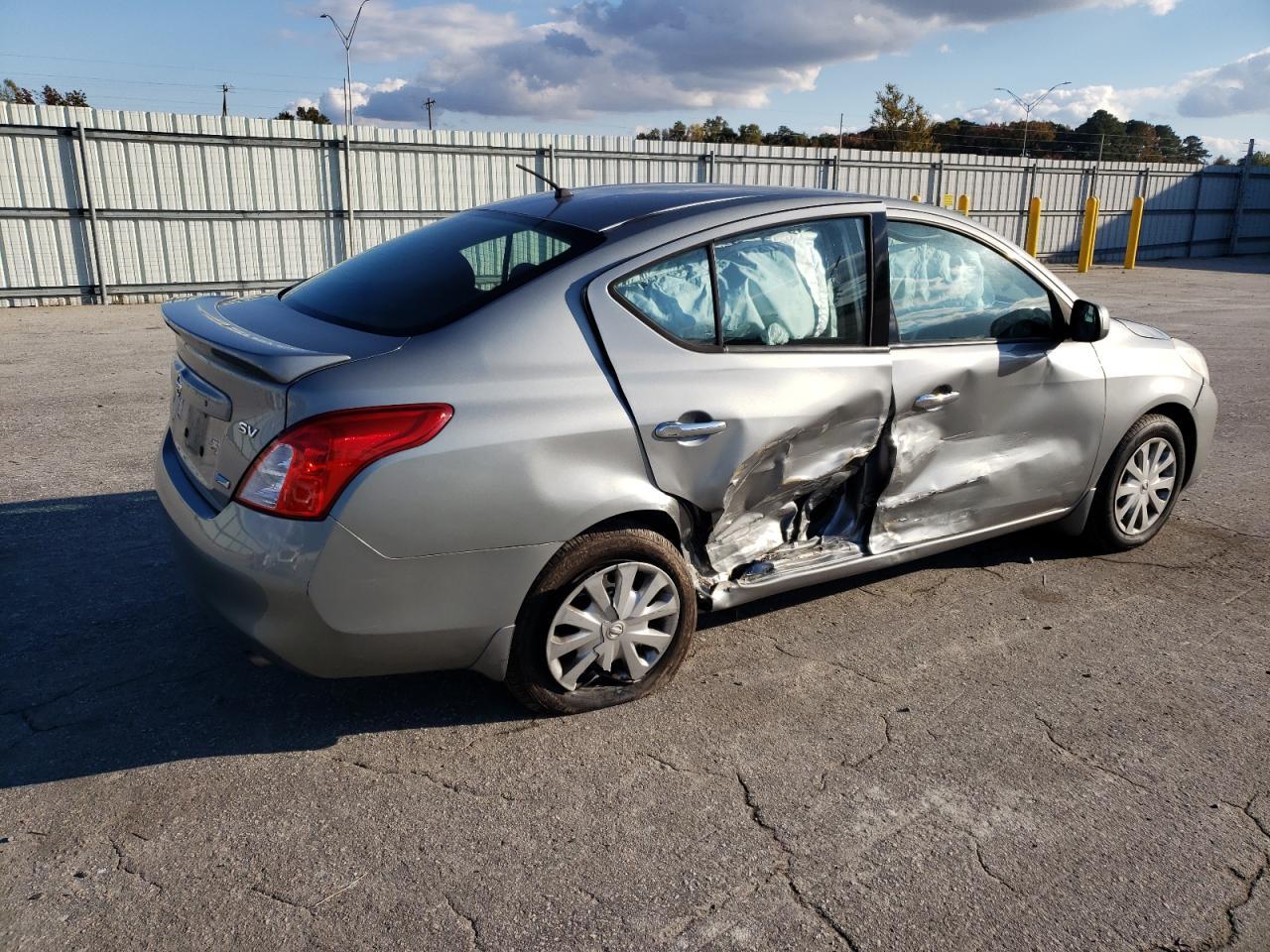 2014 NISSAN VERSA