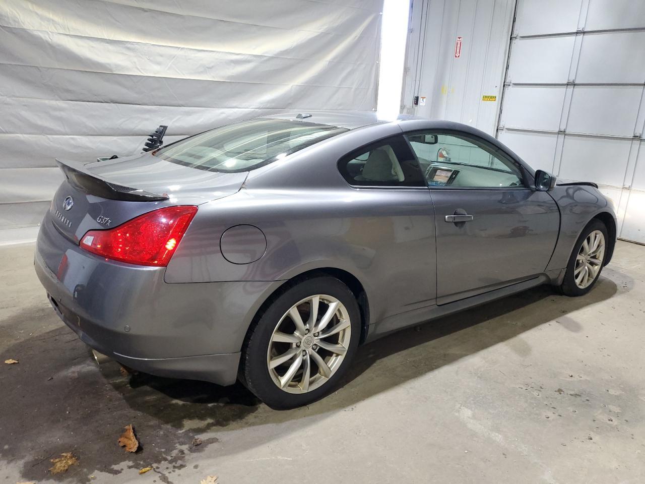 2011 INFINITI G37