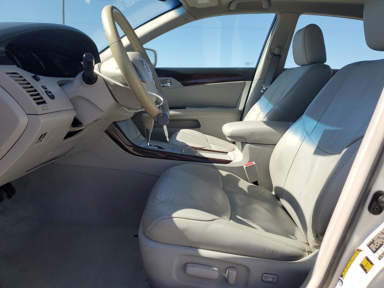 2010 TOYOTA Avalon