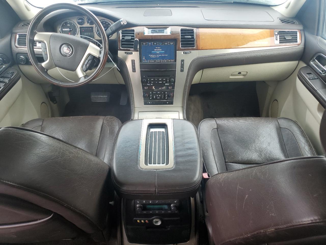 2011 CADILLAC ESCALADE