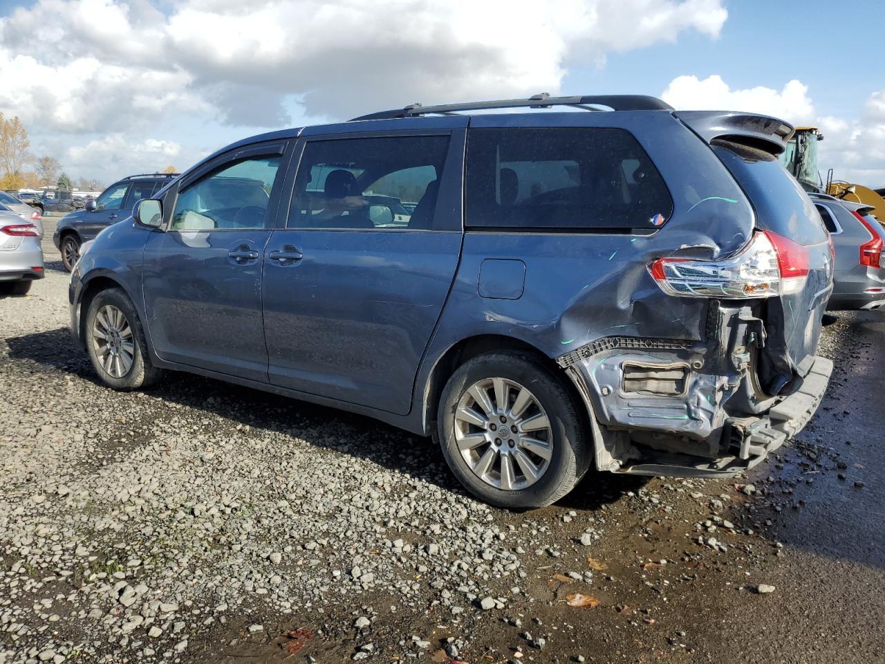 2014 TOYOTA SIENNA
