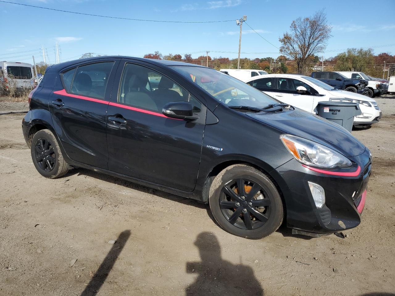 2016 TOYOTA Prius c