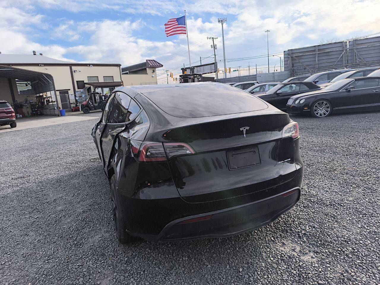 2024 TESLA MODEL Y