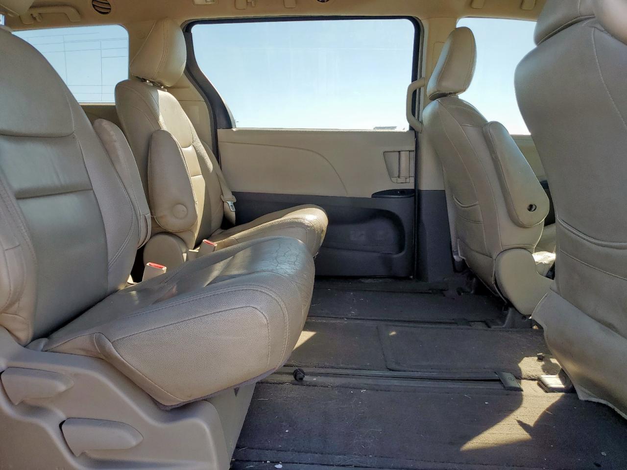 2016 TOYOTA SIENNA