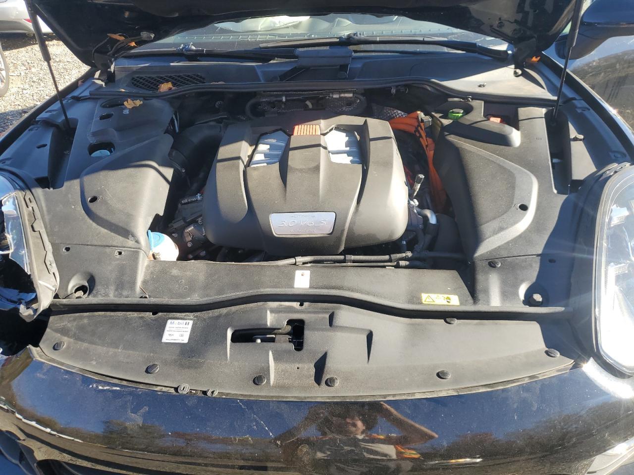 2017 PORSCHE CAYENNE