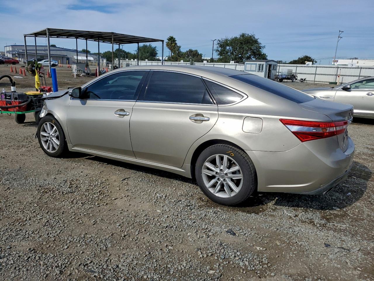 2013 TOYOTA Avalon