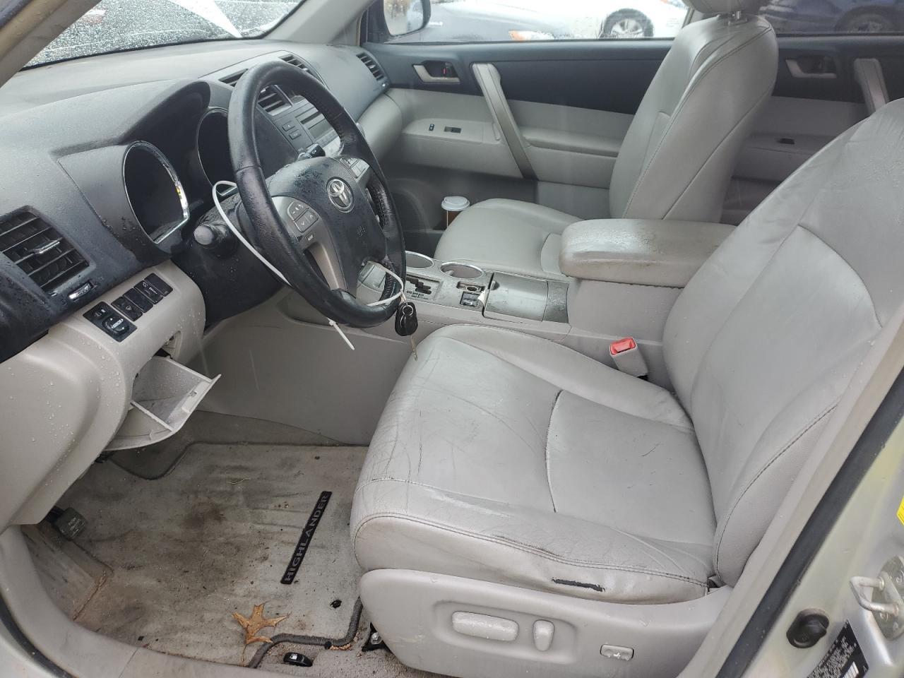 2010 TOYOTA HIGHLANDER