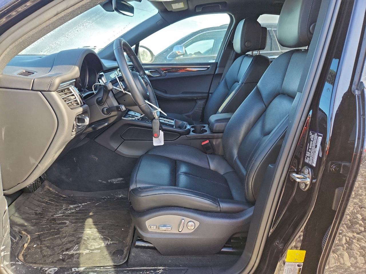 2024 PORSCHE Macan