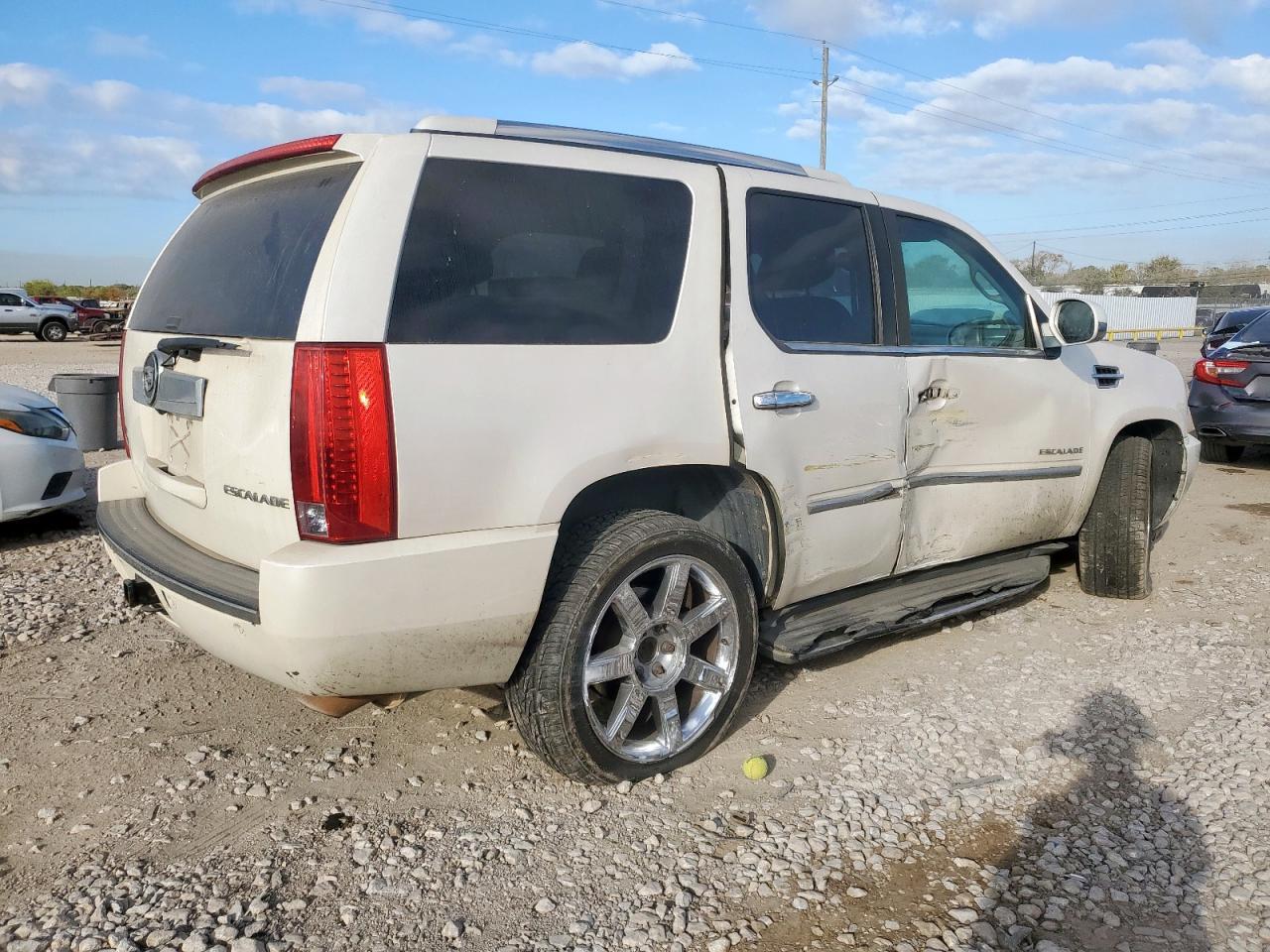 2010 CADILLAC ESCALADE