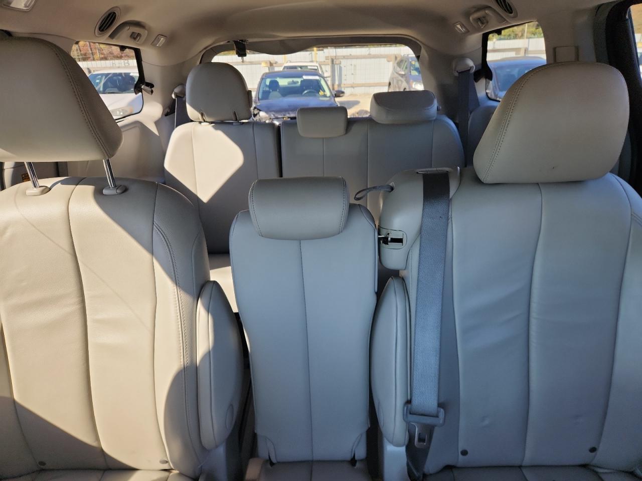 2014 TOYOTA SIENNA