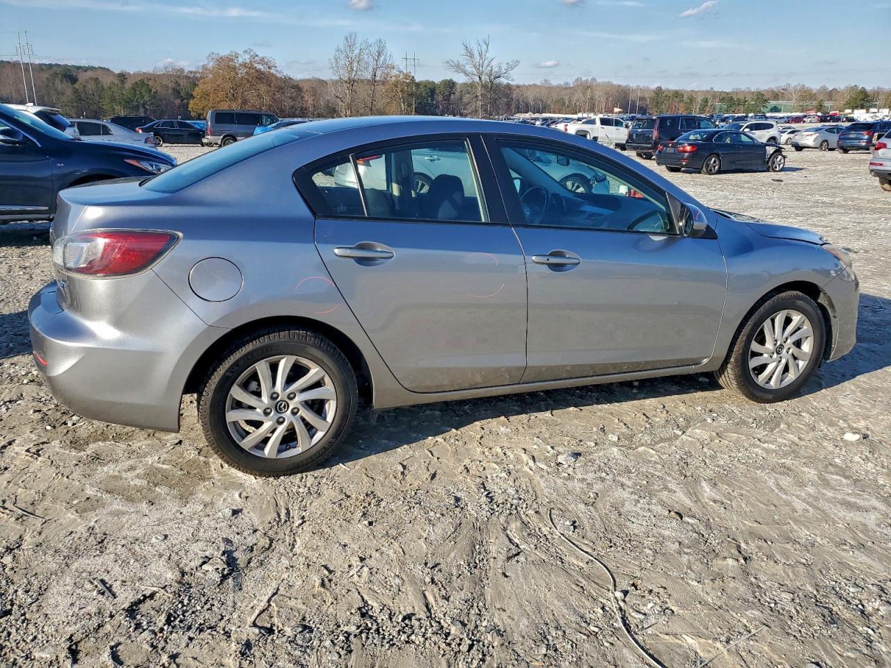2013 MAZDA 3