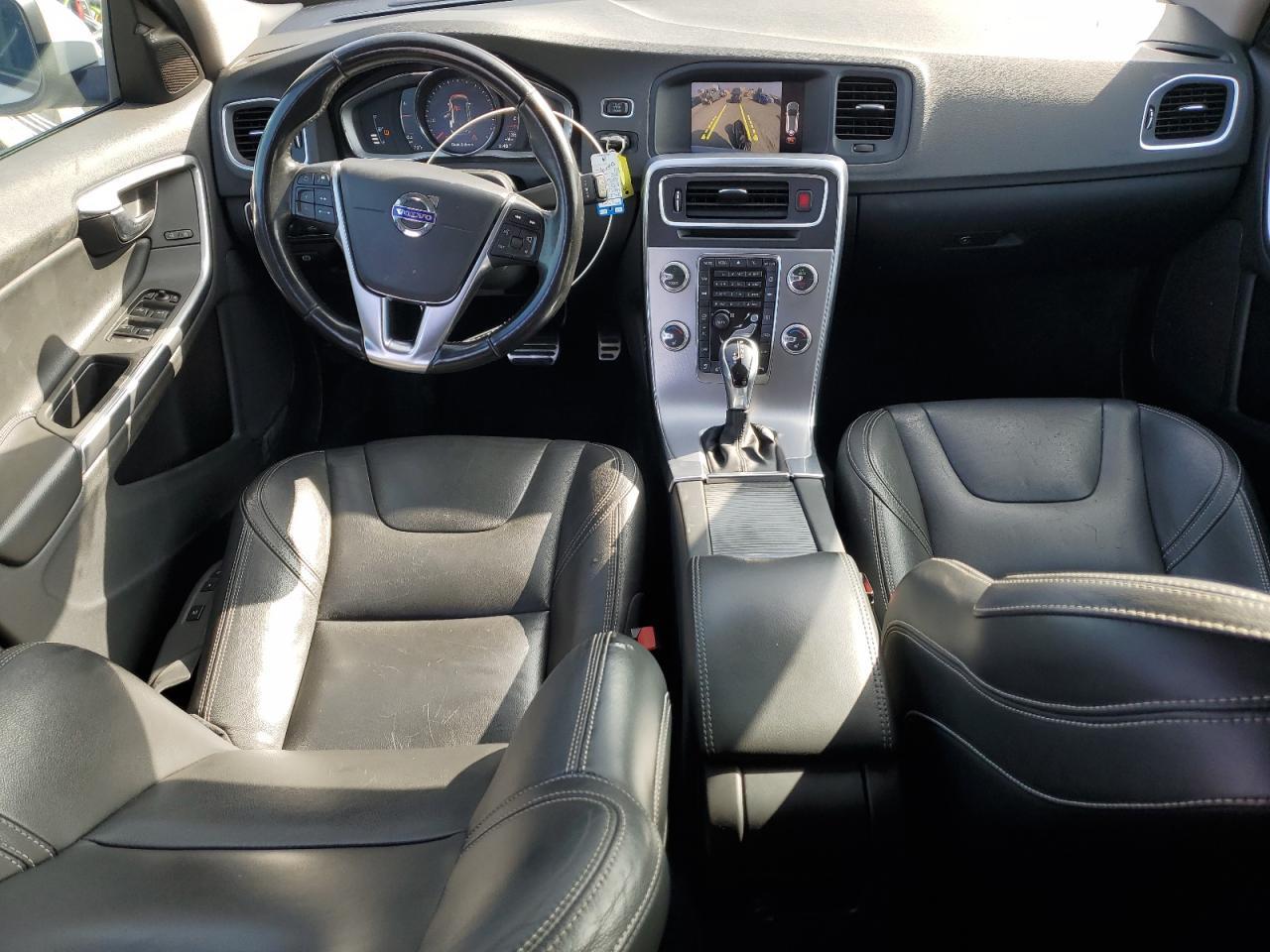 2018 VOLVO V60
