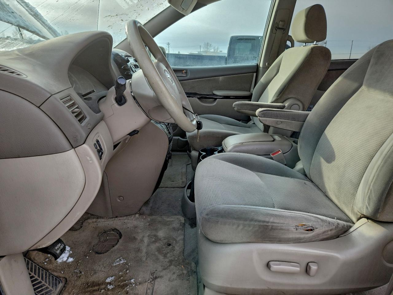2004 TOYOTA SIENNA