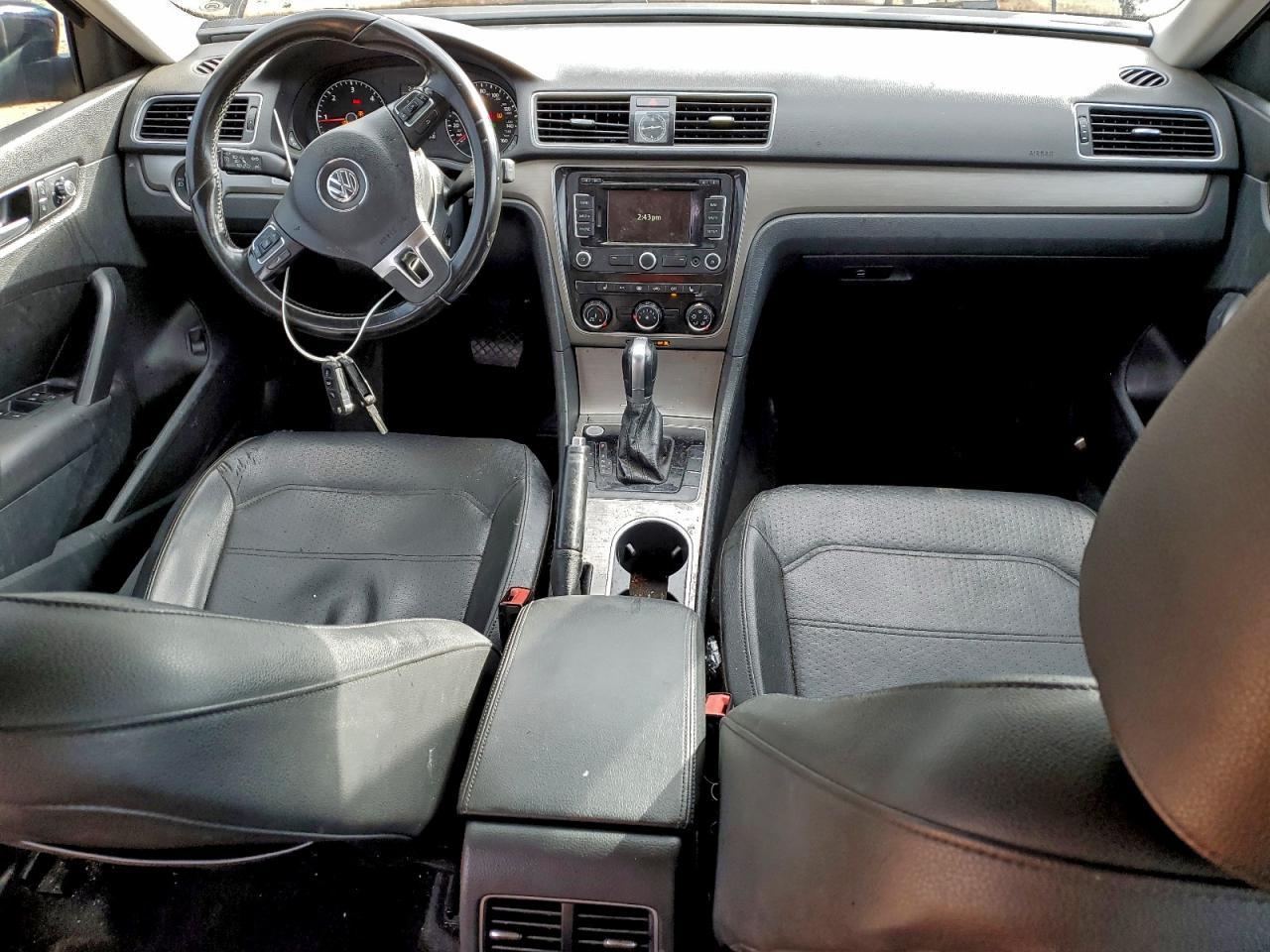 2015 VOLKSWAGEN Passat