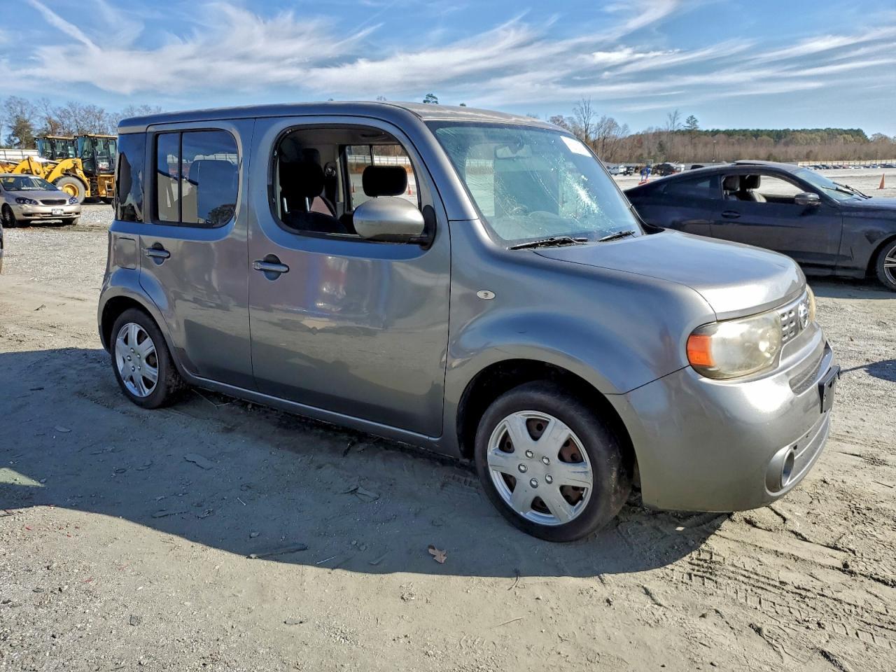 2011 NISSAN CUBE