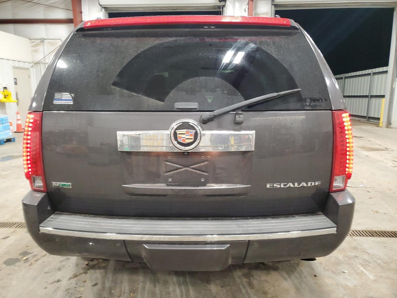 2011 CADILLAC ESCALADE