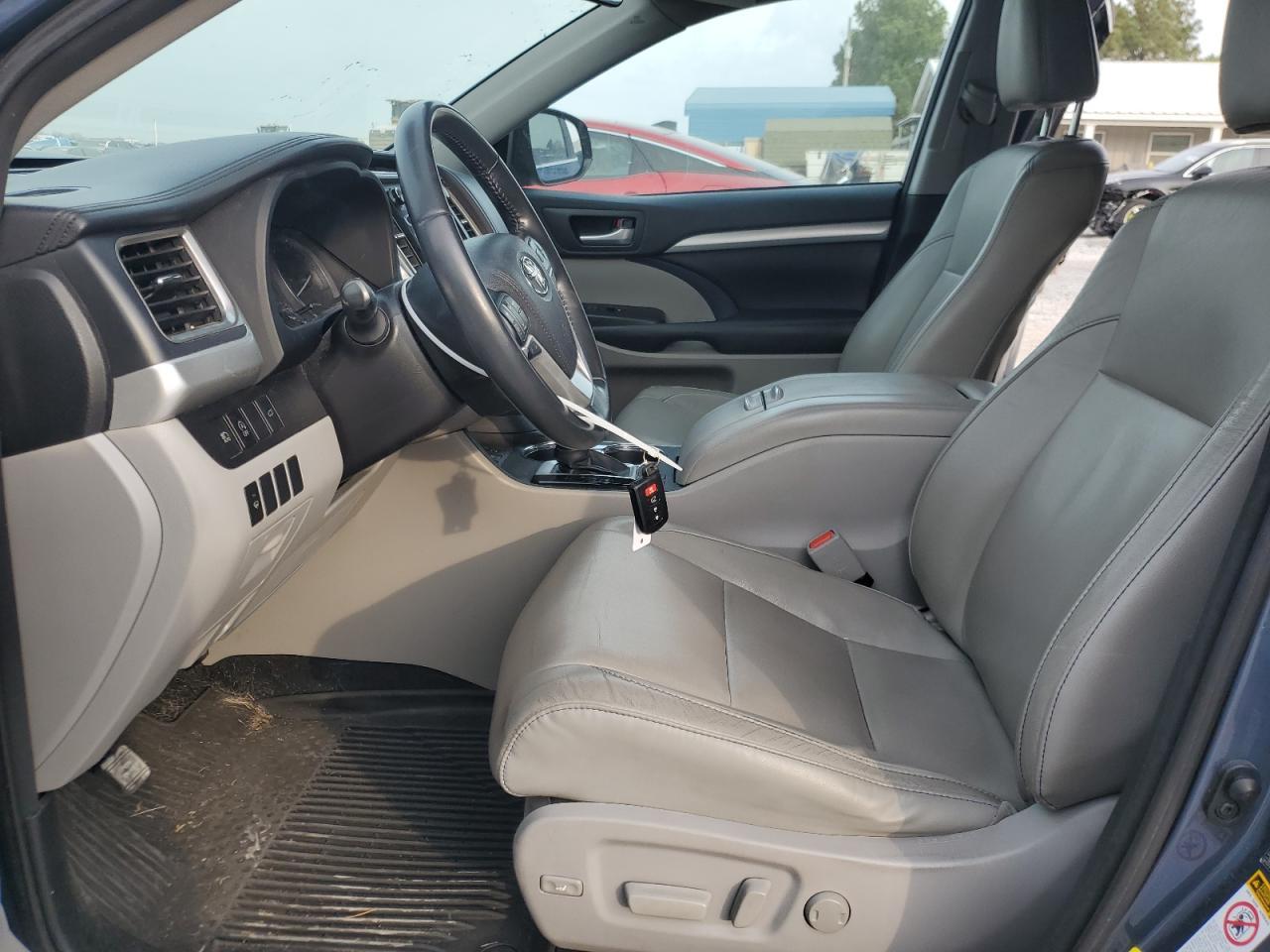 2017 TOYOTA HIGHLANDER
