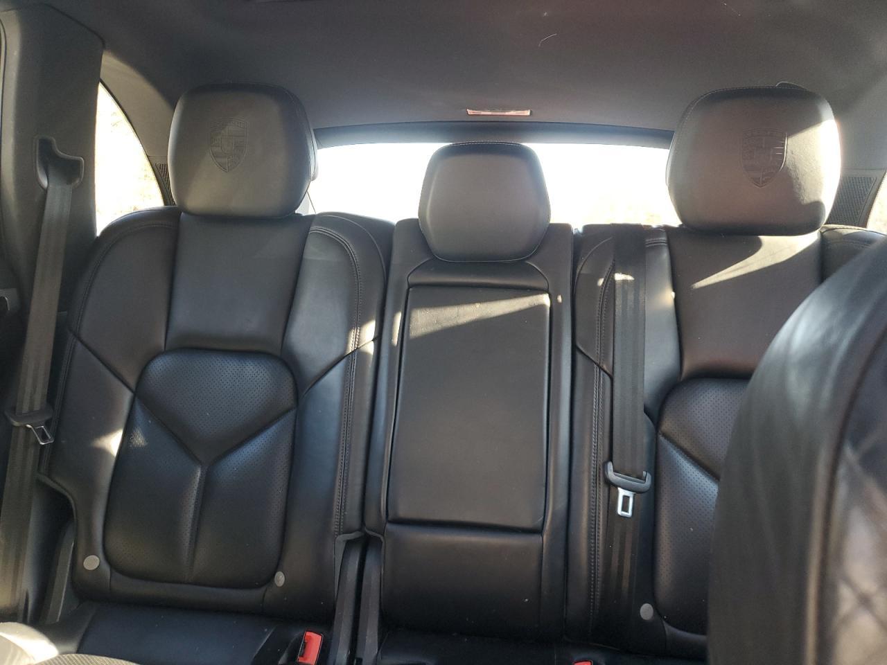 2017 PORSCHE CAYENNE