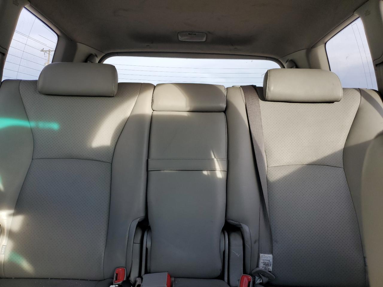 2004 TOYOTA HIGHLANDER