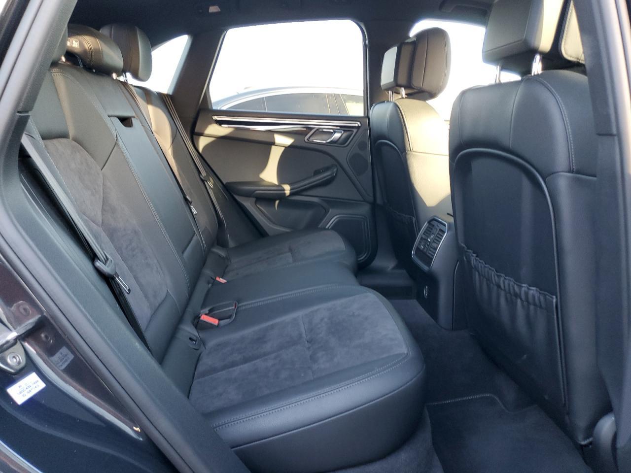 2019 PORSCHE Macan