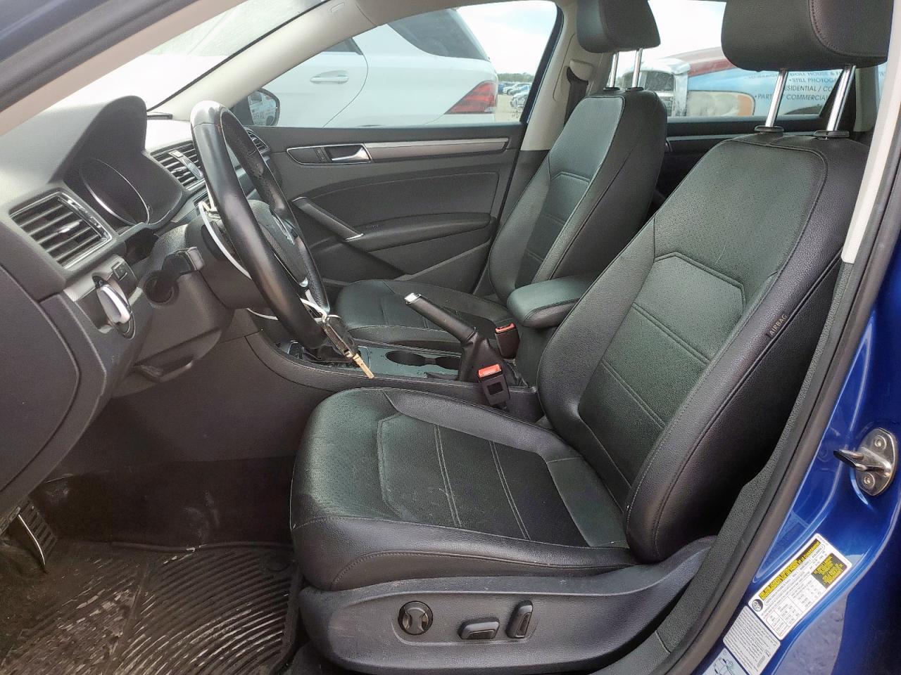 2017 VOLKSWAGEN Passat