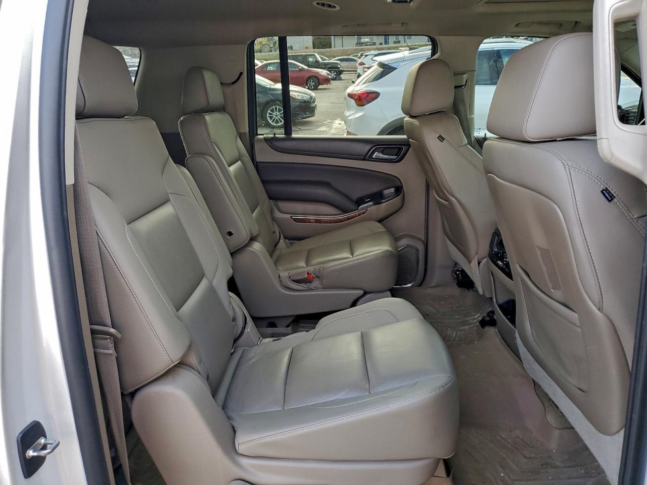 2016 CHEVROLET Suburban