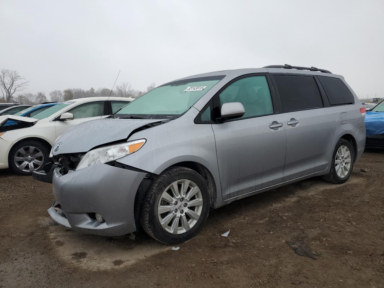 2012 TOYOTA SIENNA