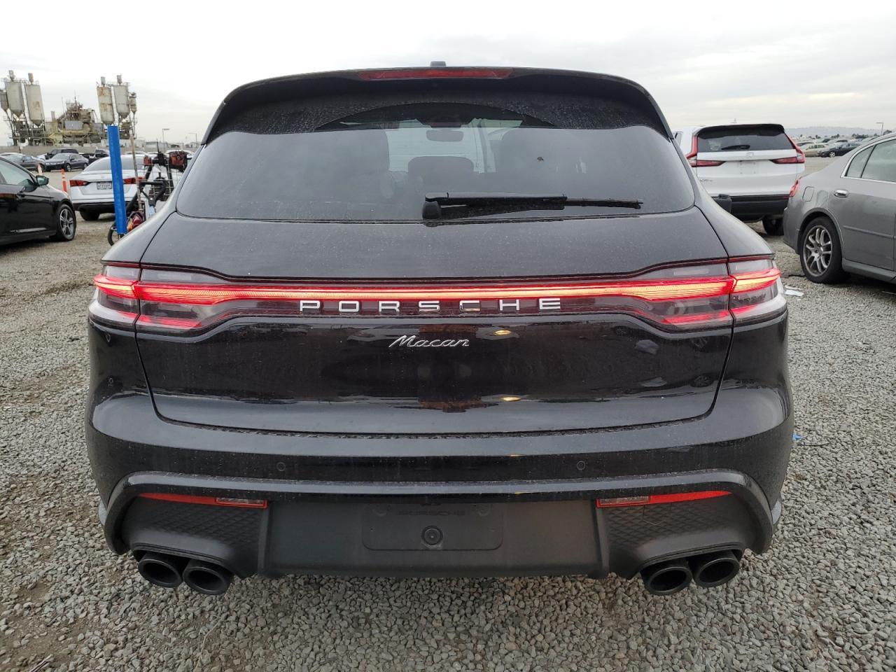 2025 PORSCHE Macan